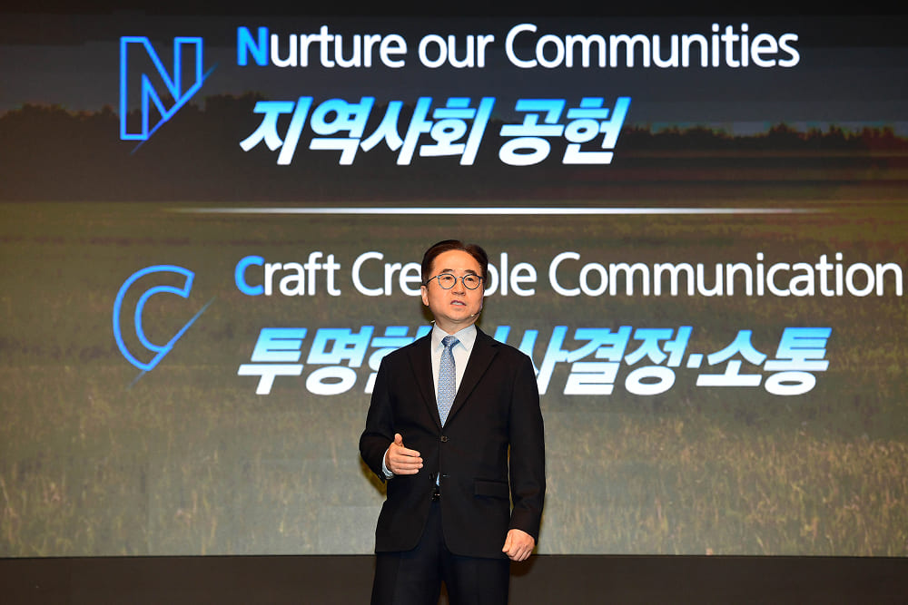 [참고사진] 삼성전기 장덕현 대표이사가 주주총회에서 2026년 경영성과를 발표하고 있다(3) 1.jpg